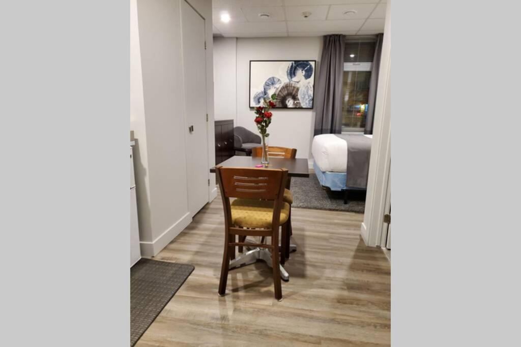 Cozy Sweet Studio #4, Only 10 Min To D.T. Ottawa Гатино Екстериор снимка